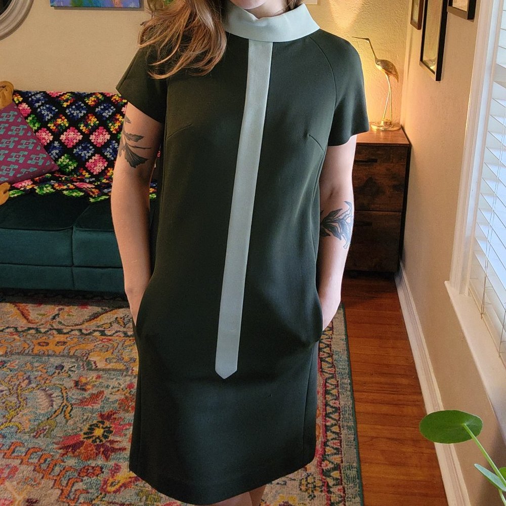 Beautiful Vintage 1960s Mod Button-Down Back Dress with Pockets Butte Knit